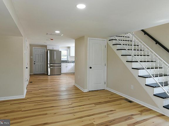 3rd image of 70 Nottingham Rd