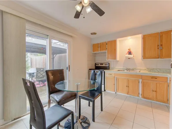 4 Flint Dr, Kitchener, ON N2E 1A2