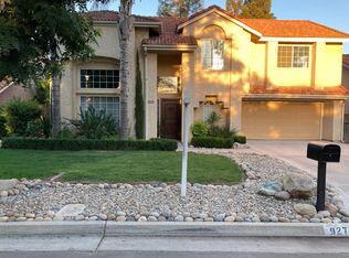 9270 N Green Meadows Ln, Fresno, CA