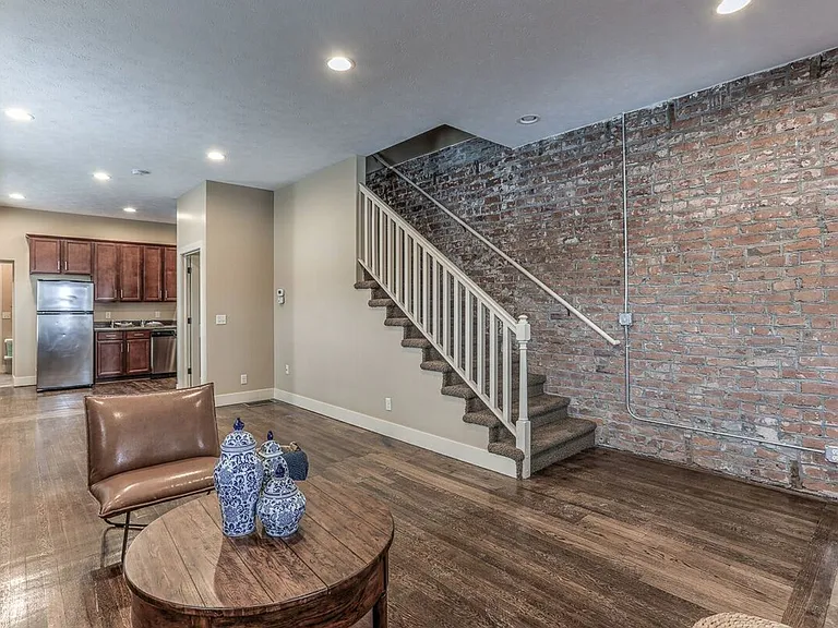 806 Park Ave — Photo 41