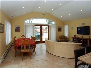 1st image of 292 Southwood Cir