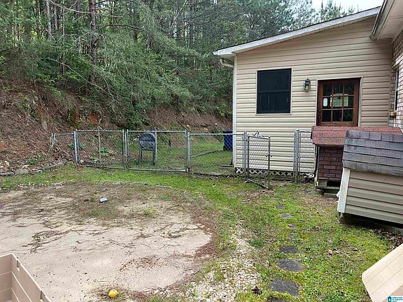 4th image of 1158 Armstrong Rd