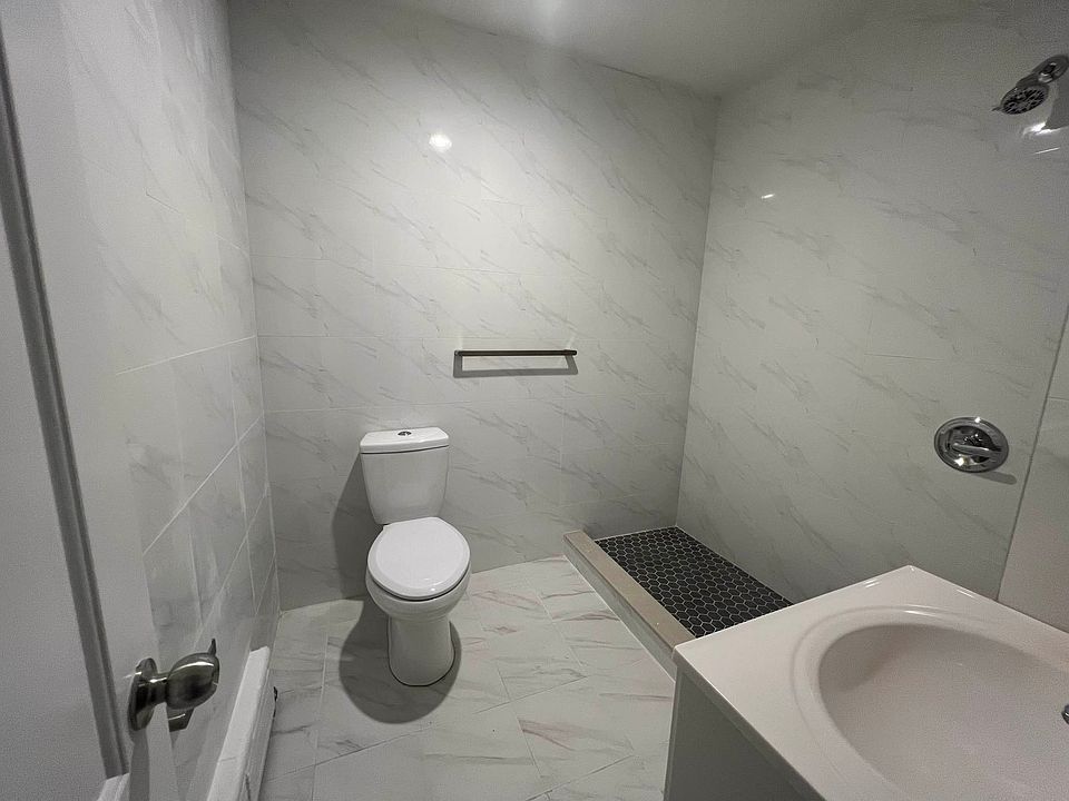 1st image of 458 W 50th St #3