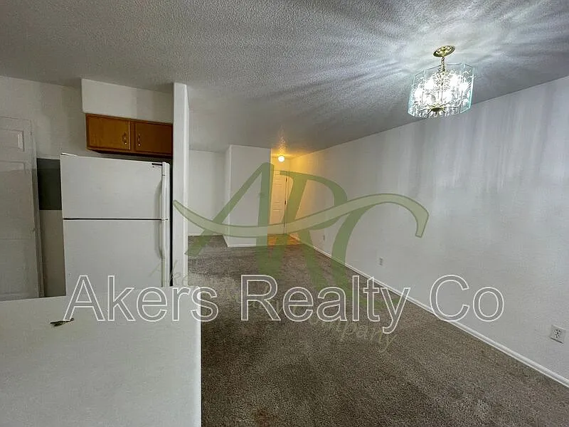 2 bed, 1.0 bath, 936 sqft, $1,095 — Photo 4