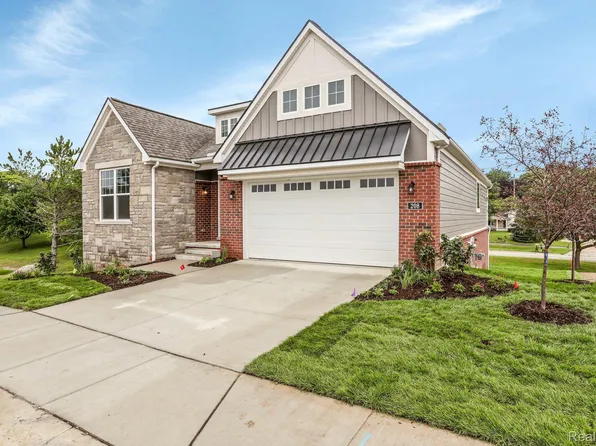 6058 Edmunds Dr, Troy, MI 48085