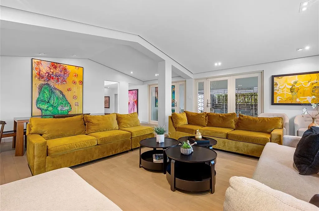 5 bed, 3.0 bath, 3000 sqft, $18,500 — Photo 4