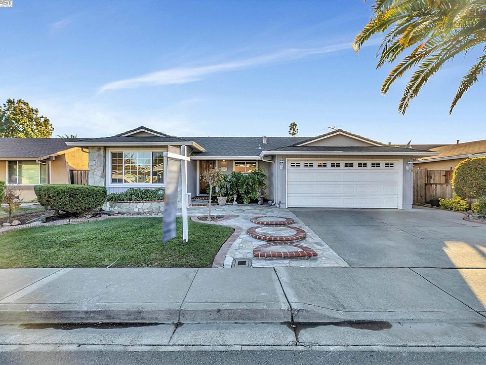1st image of 33827 Whitehead Ln