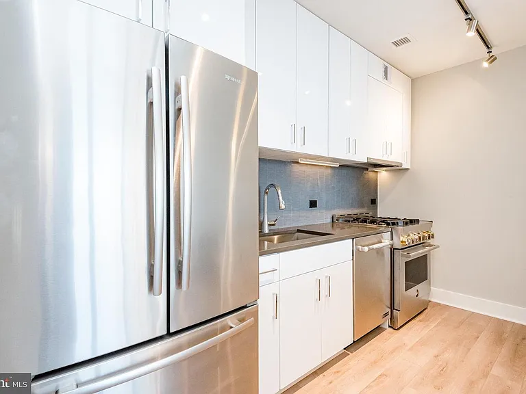 88 V St SW #804 — Photo 11