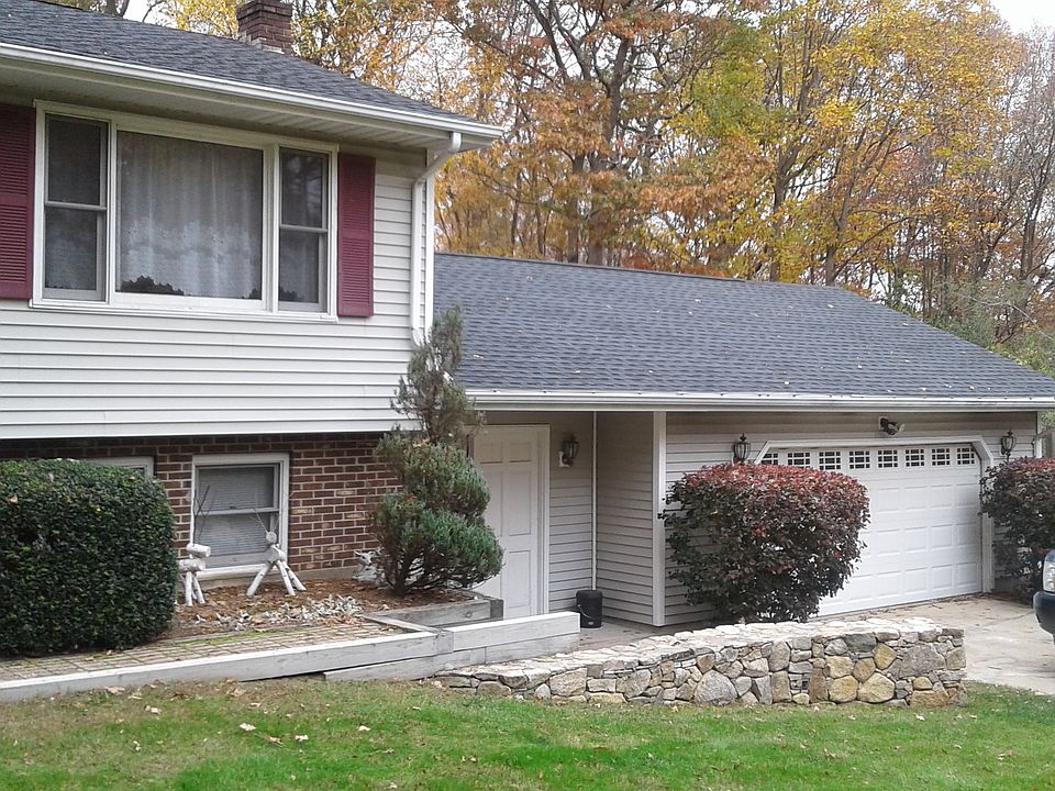 2nd image of 5 Pine Dr
