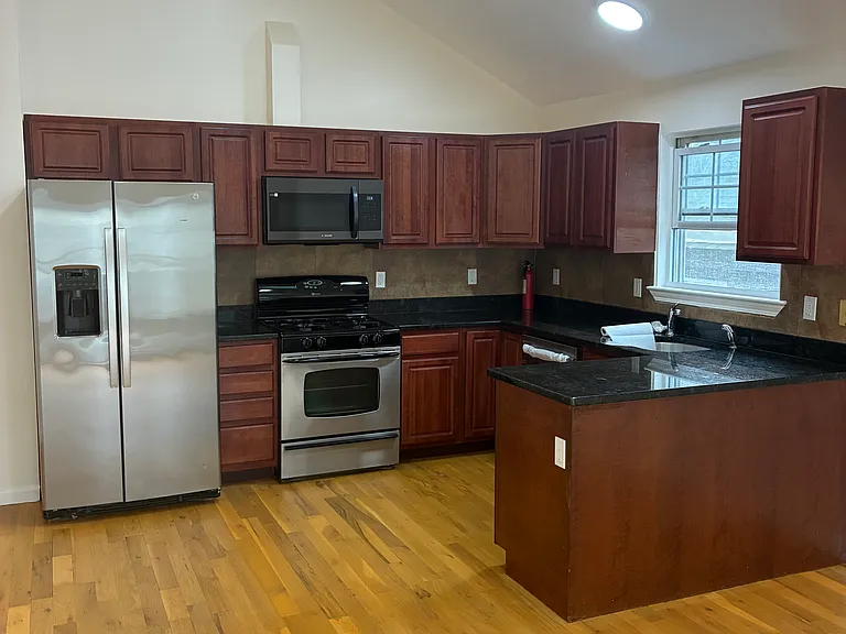 116 Oak St #2 — Photo 10
