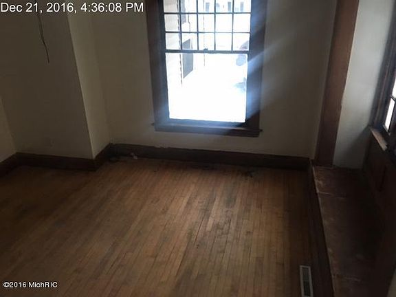 4th image of 1018 Madison Ave SE