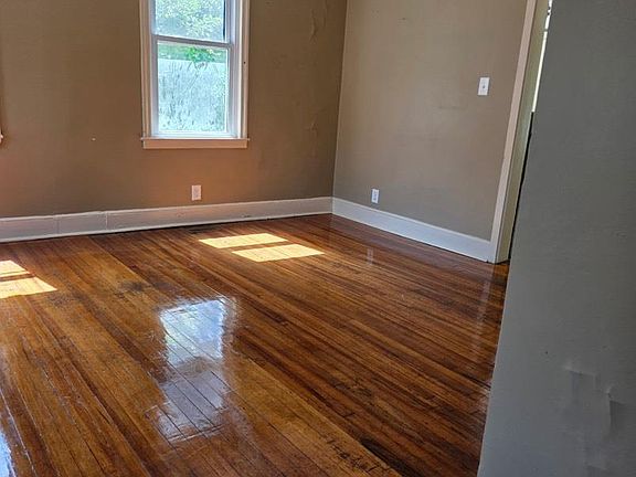 2nd image of 835 Denny Rd