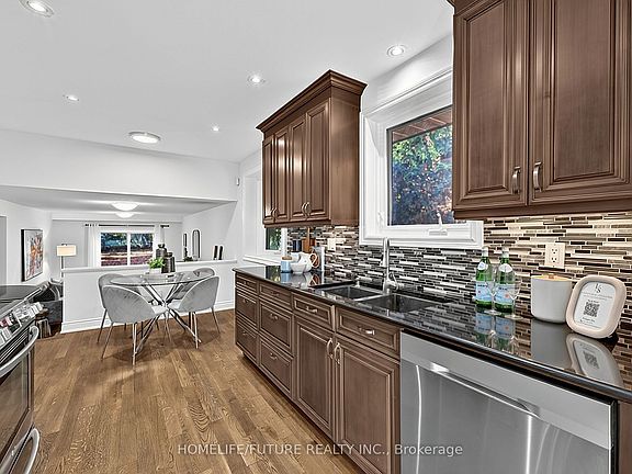3rd image of 18 Ivan Rd