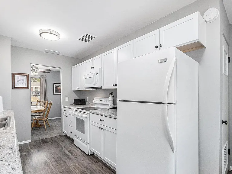520 S 70th St — Photo 11
