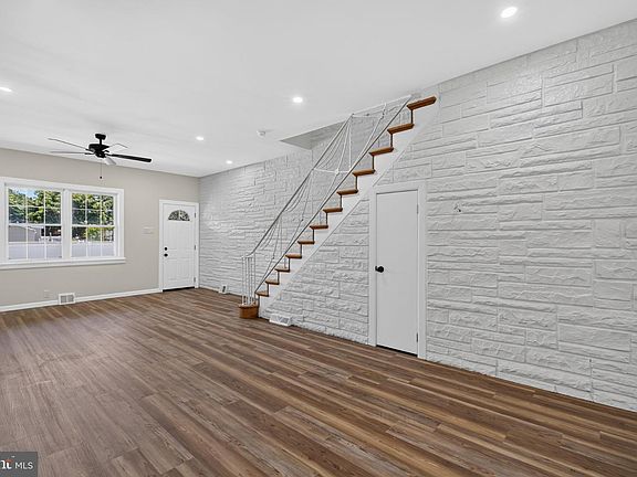 5th image of 4727 Comly St