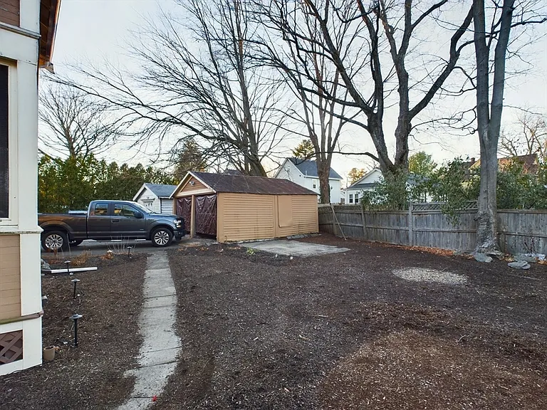 25 Rowe St #1 — Photo 17