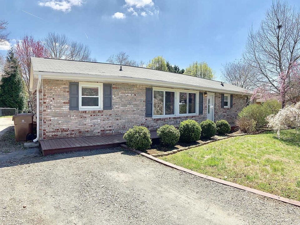 1st image of 2328 Yorkcrest Dr