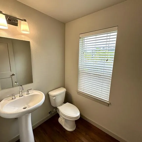 Oregon St Townhomes — Photo 8