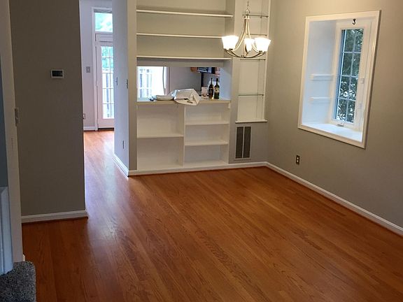 4th image of 1110 N Taylor St