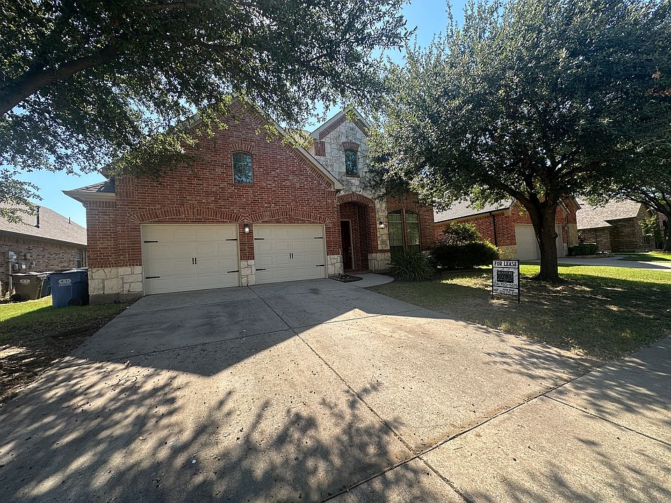 1st image of 2692 Deer Hollow Dr