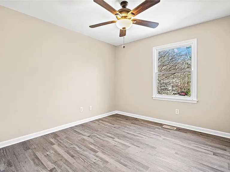 228 Hawkins Farm Cir — Photo 24