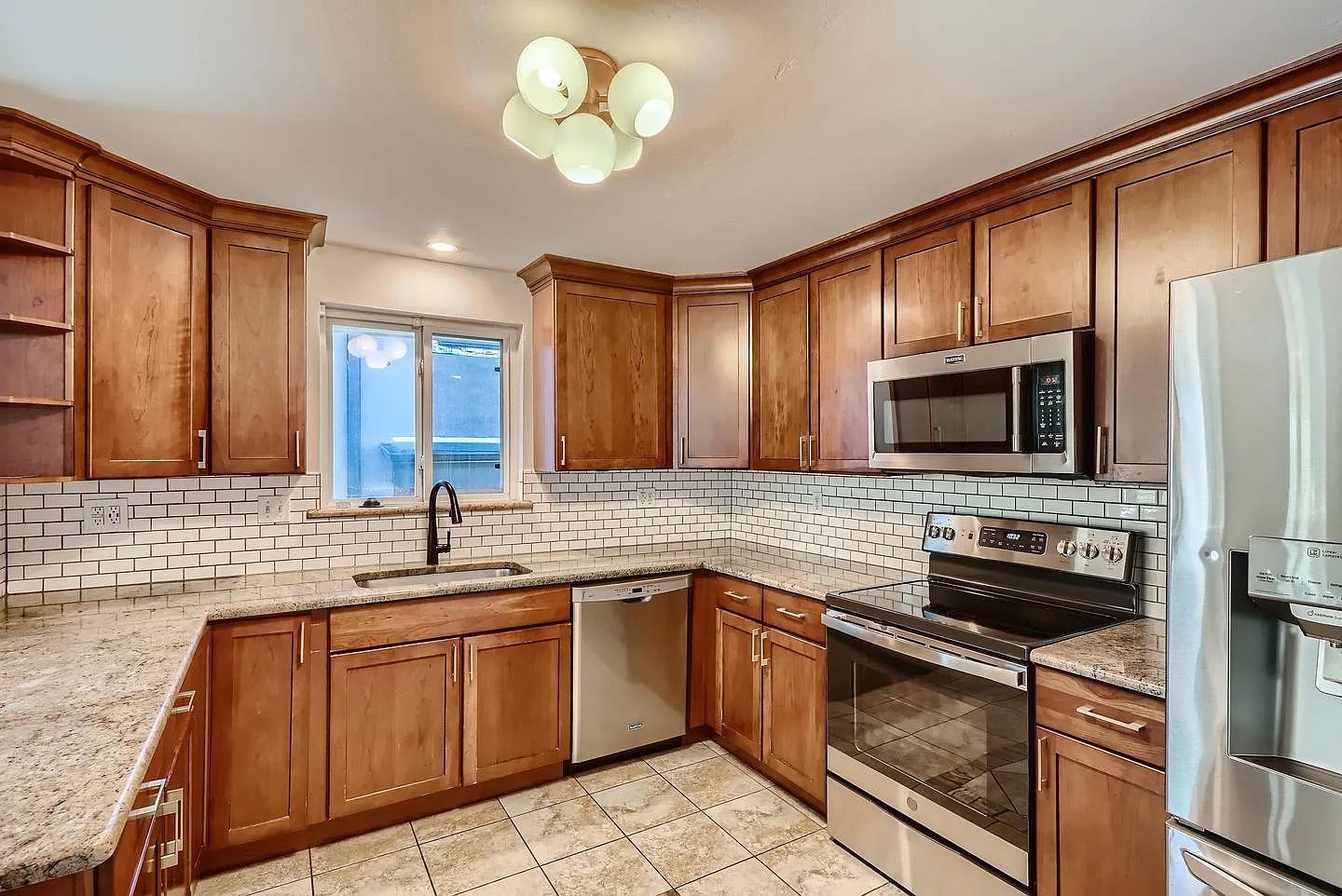 Updated Sunnyside gem with grassy fenced yard & patio — Photo 3