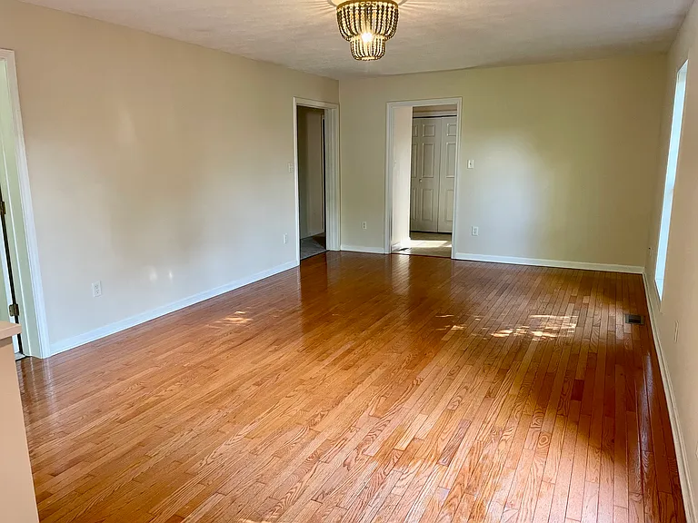 1404 Short 18th St — Photo 3