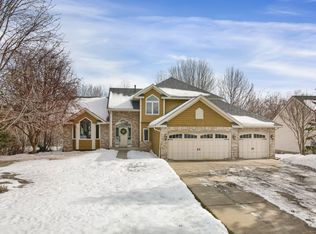 9561 Hillingdon Rd, Woodbury, MN 55125