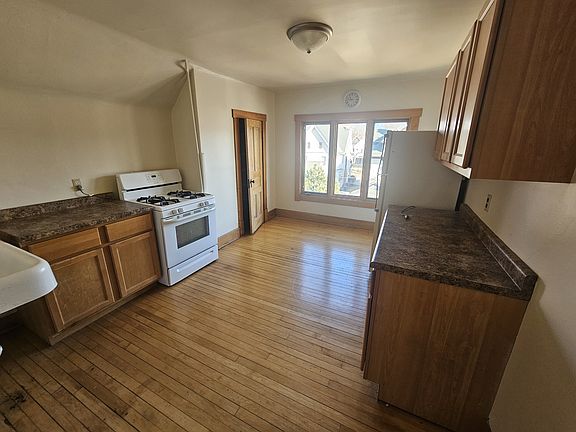 3rd image of 2914 N Maryland Ave