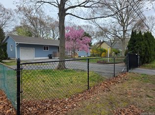 37 Linden Lane, Shirley, NY 11967
