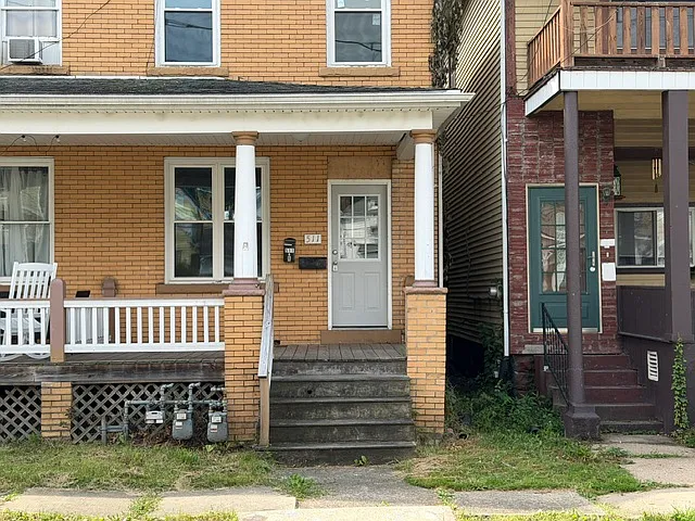 3 bed, 995 sqft, $1,295 — Photo 2