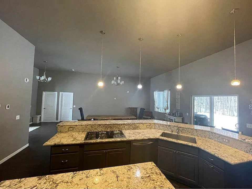 4 bed, 4000 sqft, $4,500 — Photo 3