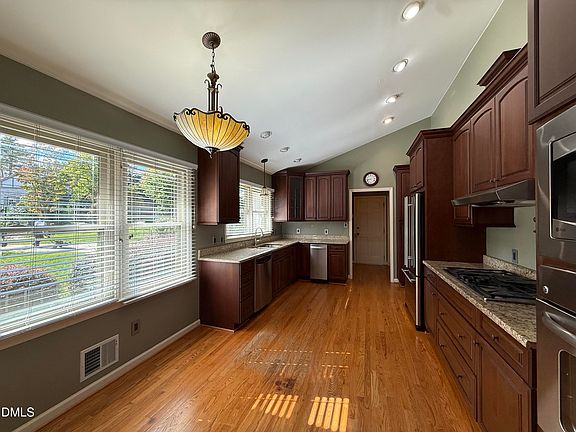 3rd image of 7604 Starling Ct