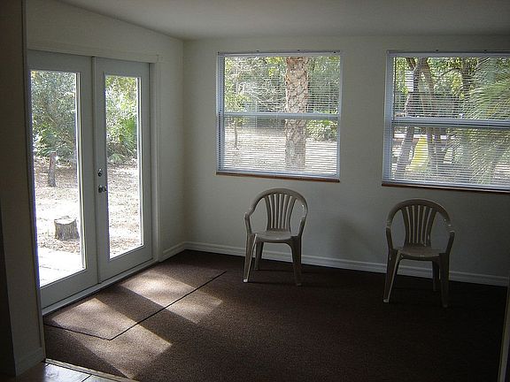 4th image of 1034 N Conant Ave