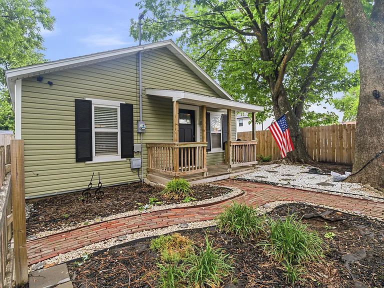 412 Charles Ave — Photo 14