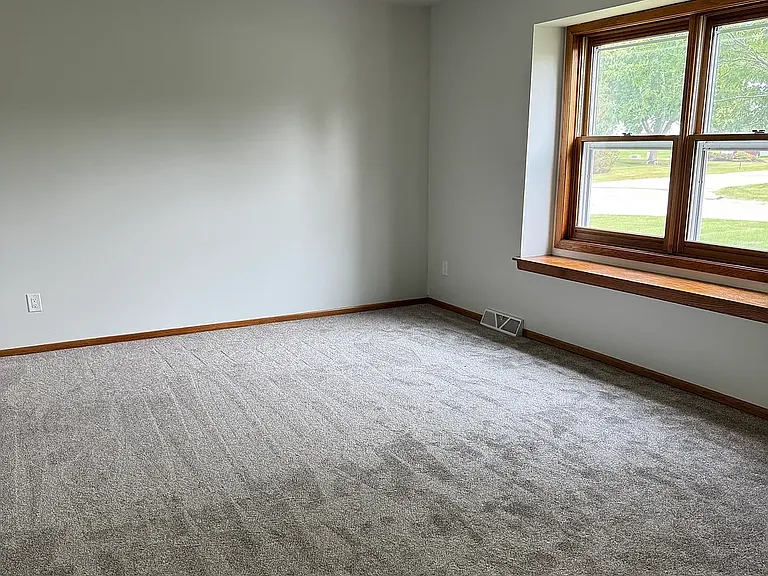 W186S8605 Douglas Dr — Photo 8
