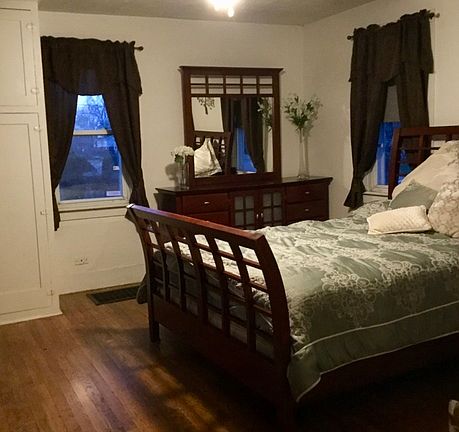 3rd image of 716 N Jackson St