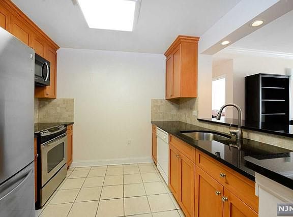 5th image of 2307 City Pl #307