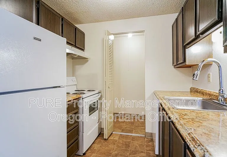 Parkway Garden — Photo 28