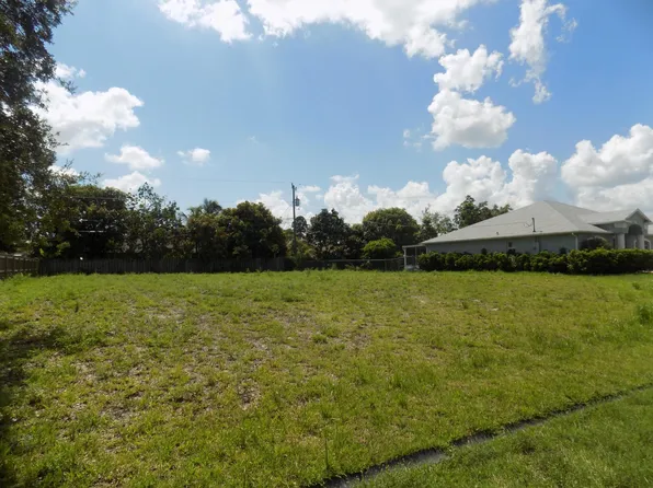 3174 SW Cathedral Street, Port St Lucie, FL 34953