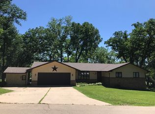 4423 Shorewood Dr, Rockford, IL 61101