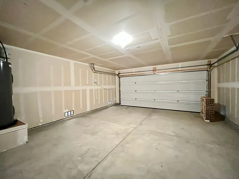 8405 Amistad Cv — Photo 18