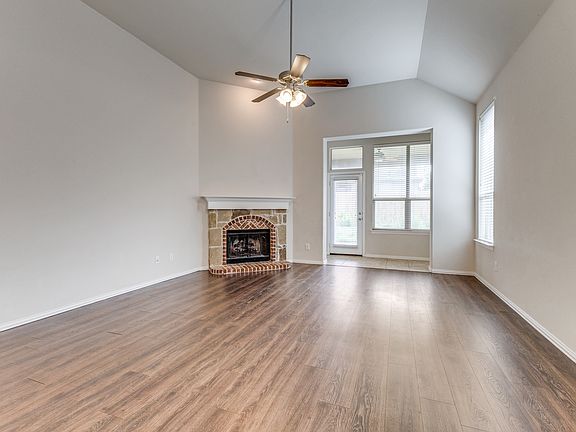 4th image of 1416 Cockatiel Dr