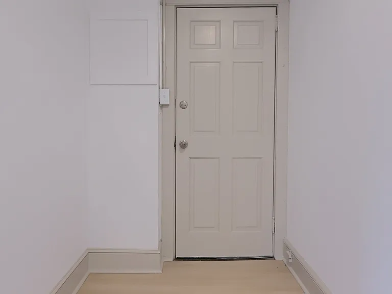 40 W James St #7 — Photo 4
