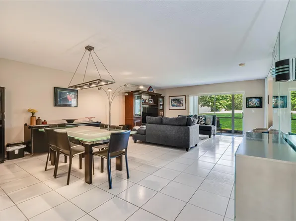 250 S Hollybrook Terrace #101, Pembroke Pines, FL 33025