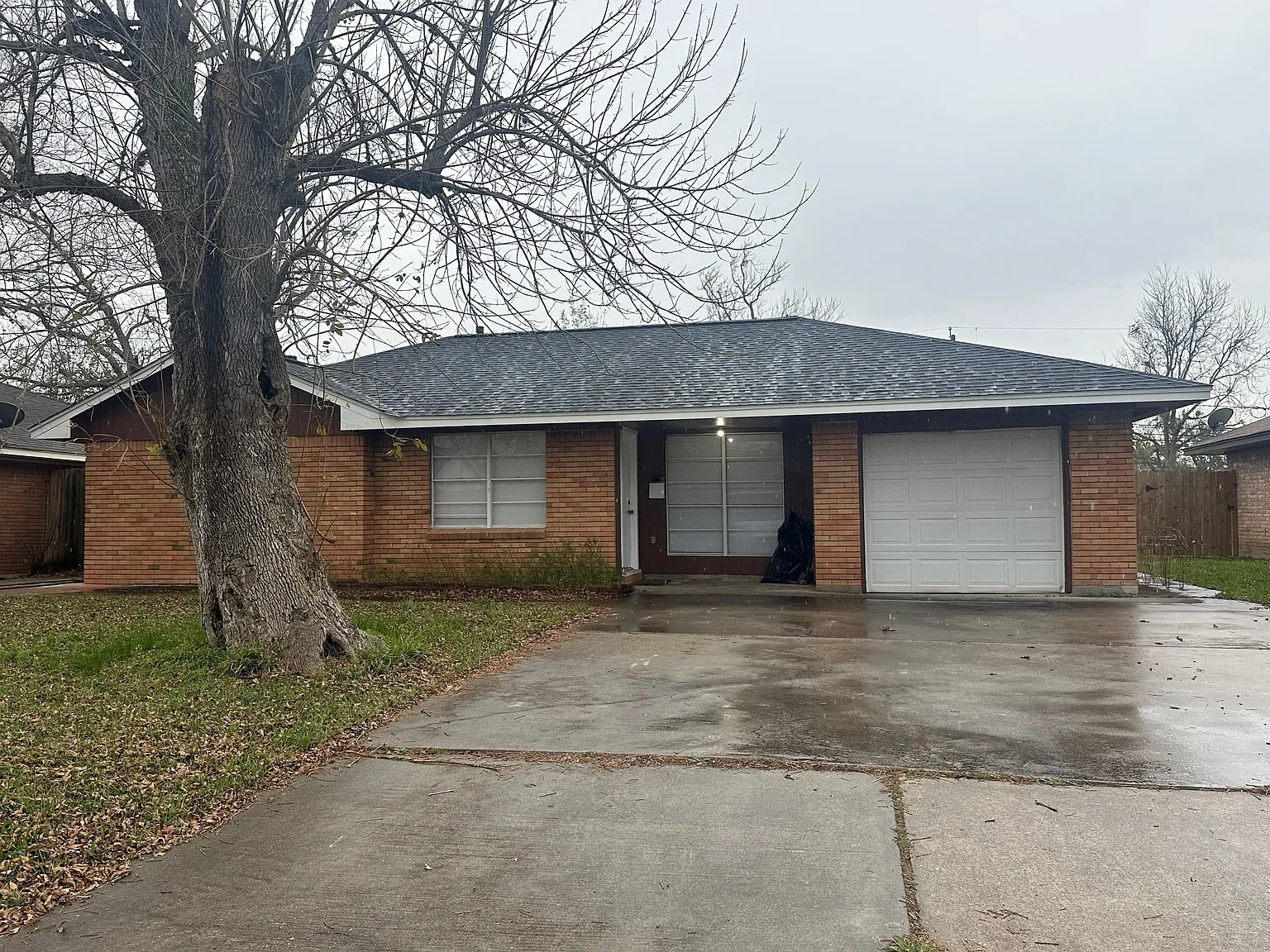 3 bed, 1.0 bath, 945 sqft, $1,650 — Photo 1