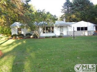 24030 Sunny Point Dr, Southfield, MI 48033