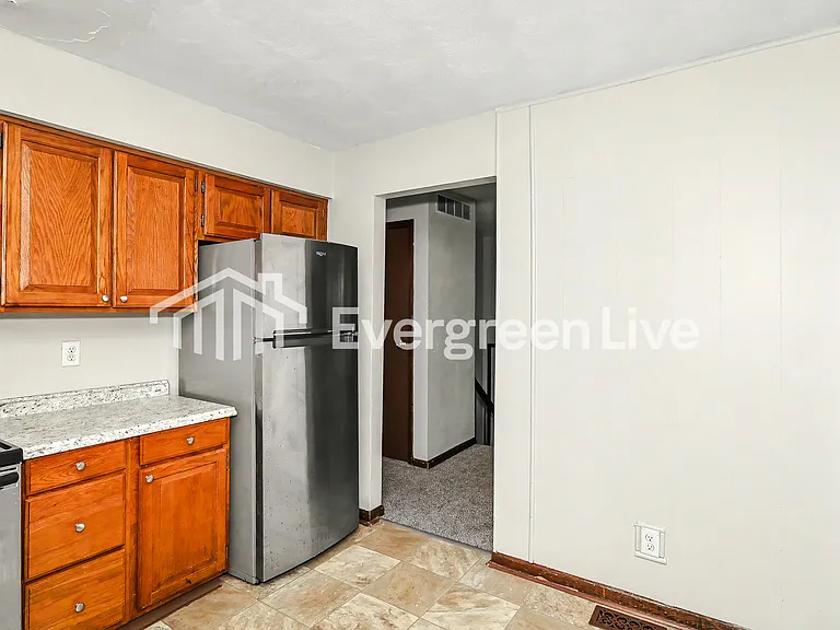 224 Mason Ave — Photo 8