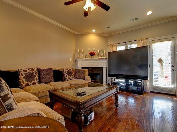 5th image of 1303 Heritage Lake Dr