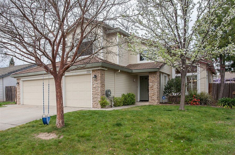 2nd image of 1345 Longfellow Cir